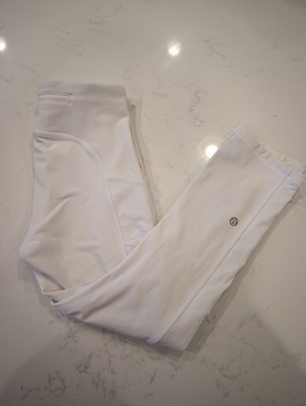 lululemon Speed Up Crop 21 White First Release Size 2